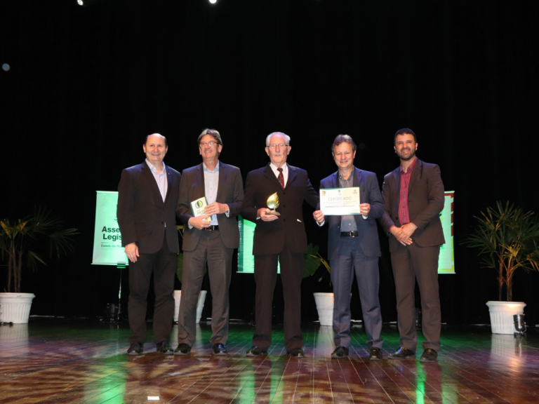 Cooperativa Santa Clara é homenageada na 9° edição do Prêmio Folha Verde